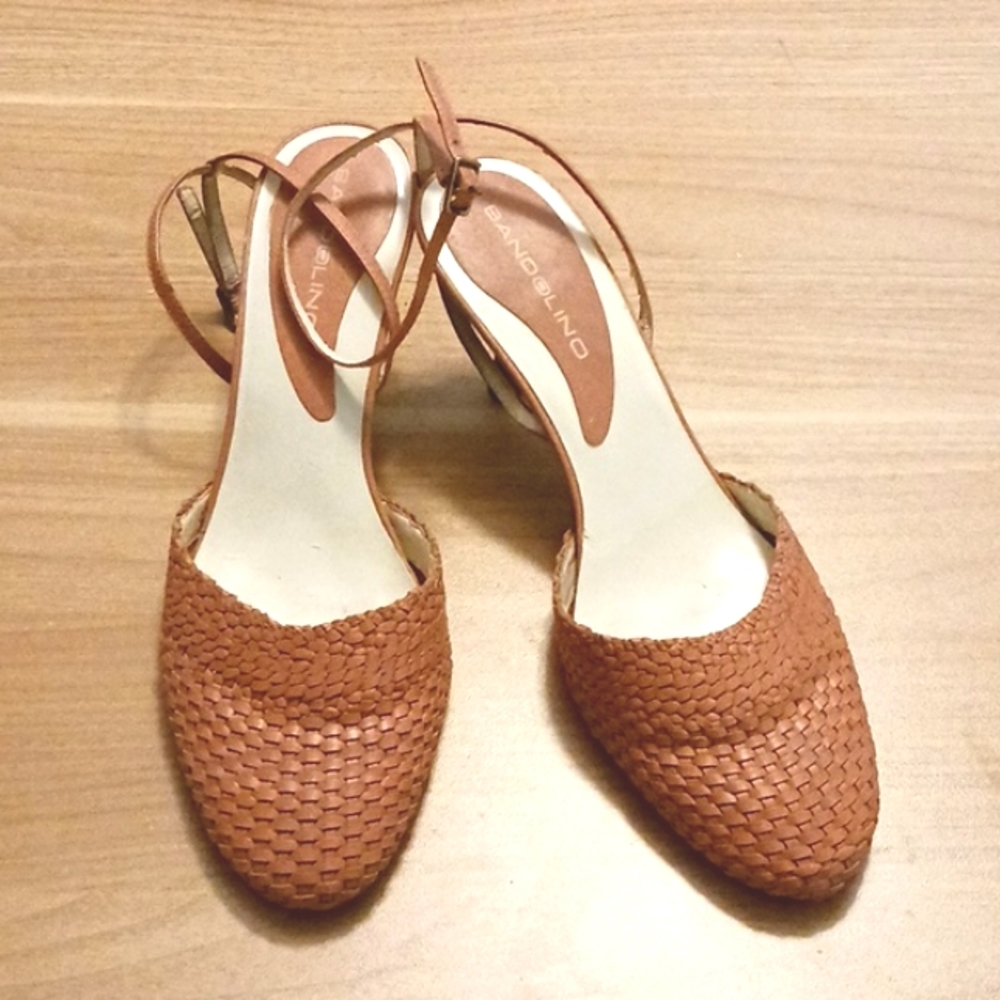Bandolino "Coral Pink" Woven Sandals with Ankle Strap in Size 8